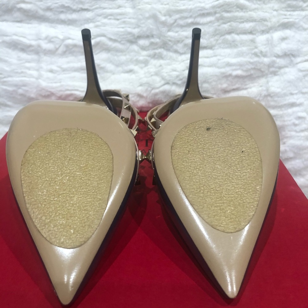 VALENTINO ROCKSTUDS PURPLE PATENT LEATHER HEEL. - Picture 10 of 13